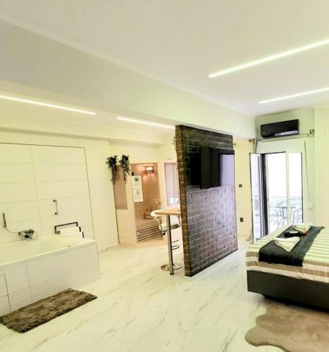 ROMANTIC DELUXE SVITE wise Jacuzzi and Sauna, Athens